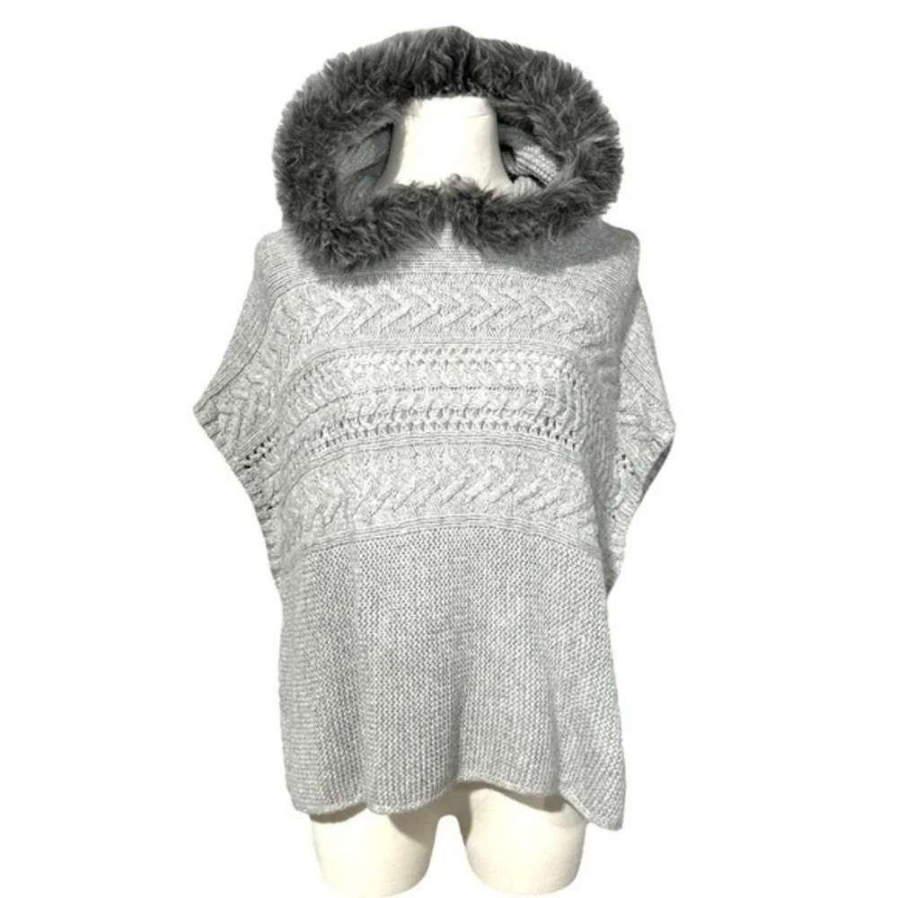 Faux-Fur Trim Cable-Knit‎ Poncho Color: Heather Grey kids size small (1773)